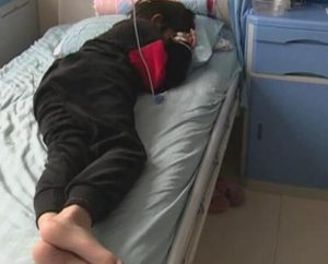 山东菏泽九岁女孩在学校遭“杖刑” 只因没写完作业