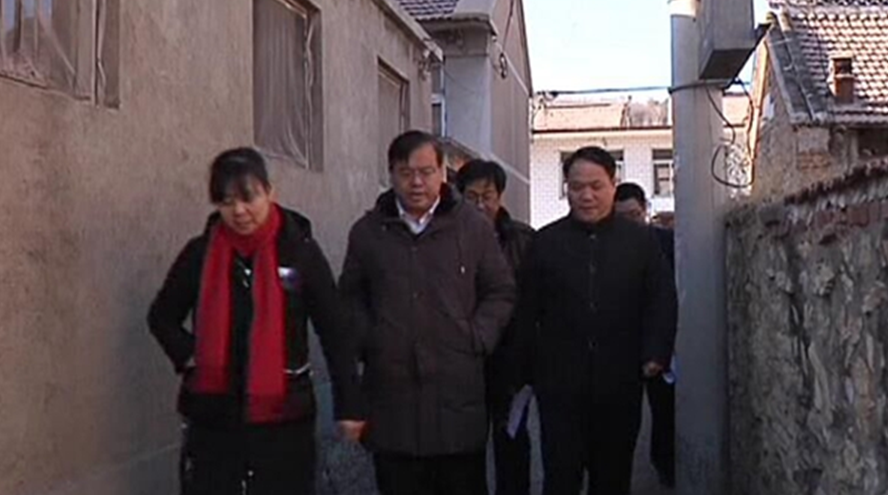 宽城县委副书记张成到龙须门镇走访慰问及新春的祝福。